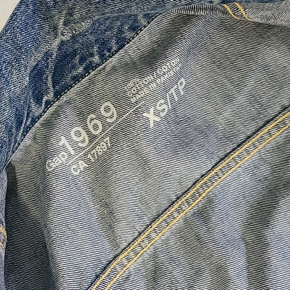 GAP Jean Jacket - Picture 2 of 5